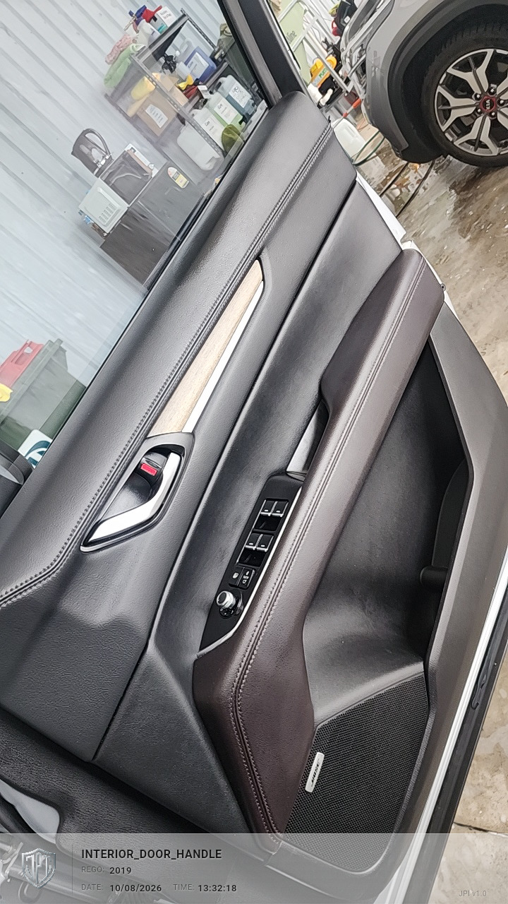 2019_interior_door_handle1.jpg